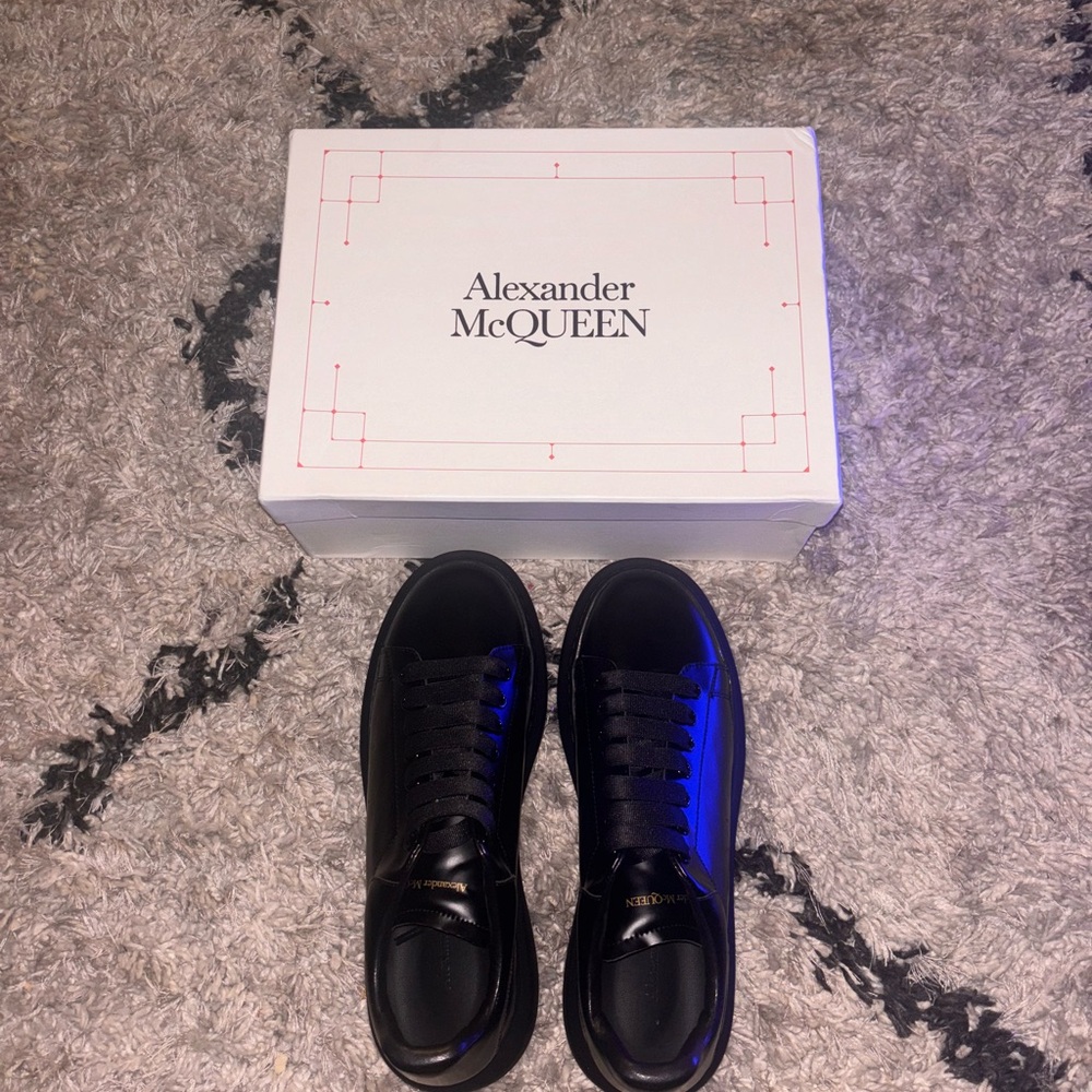 Alexander McQeens Size 11 Black